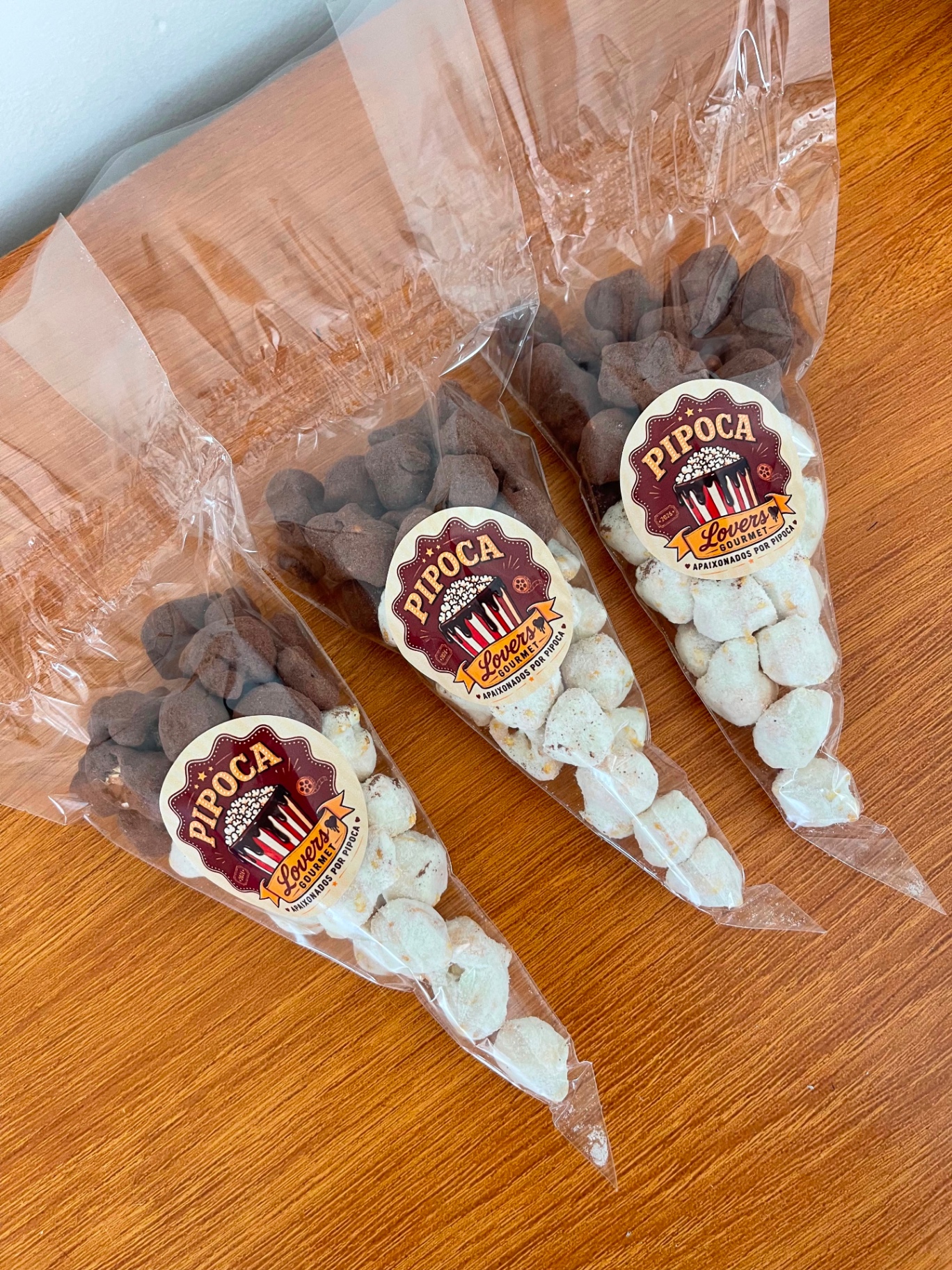 Pipoca trufada no cone da Pipoca Lovers Gourmet